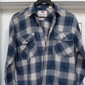 Vintage Levi’s Men's Blue Plaid FlannelShirt.  Size Small.
Fair condition